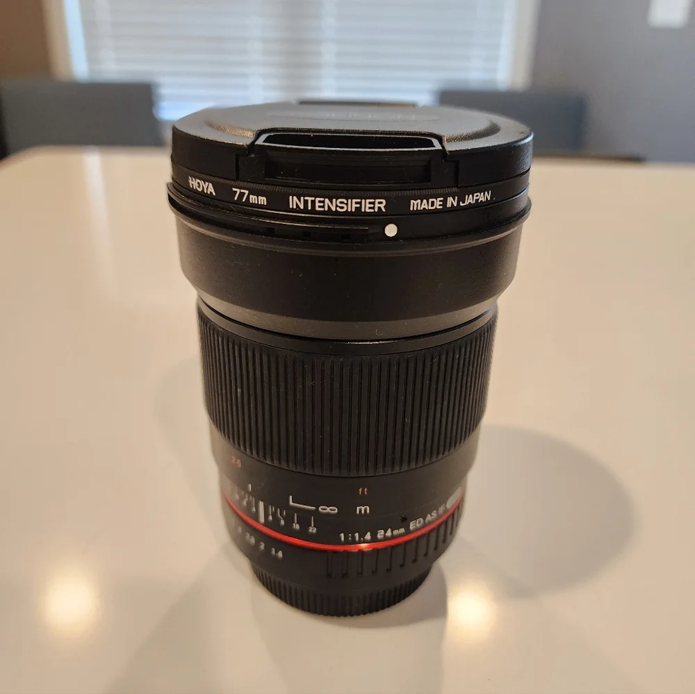 Rokinon 24mm f/1.4 Canon EF + Hood + Box + Hoya Filter